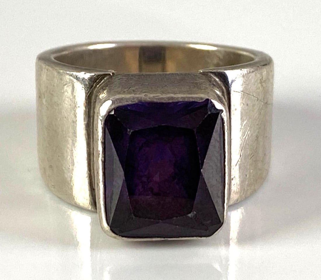 Mexican Sterling Silver Purple Ruby Ring: In-House Shipping Option: If you would like to use our in-house shipping service, please select “Arrange My Own Shipping” when paying your invoice. After payment, our in-house shipping team