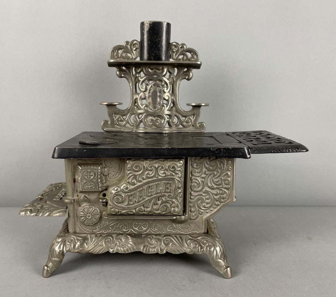 Antique Eagle Salesman's Sample Cast Iron Stove (1 of 4)