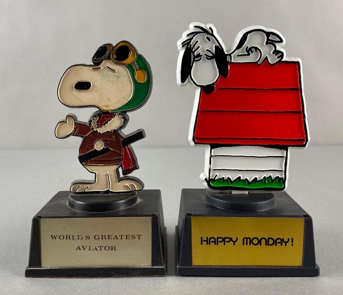 Group of 2 Peanuts Snoopy Plastic Trophies (1 of 3)
