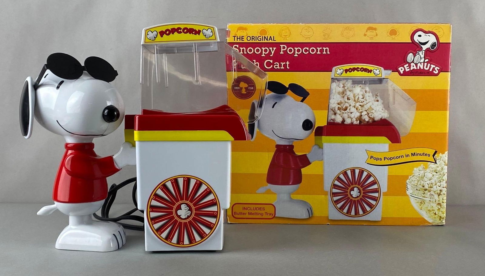 Smart Planet Peanuts Snoopy Popcorn Pushcart (1 of 4)