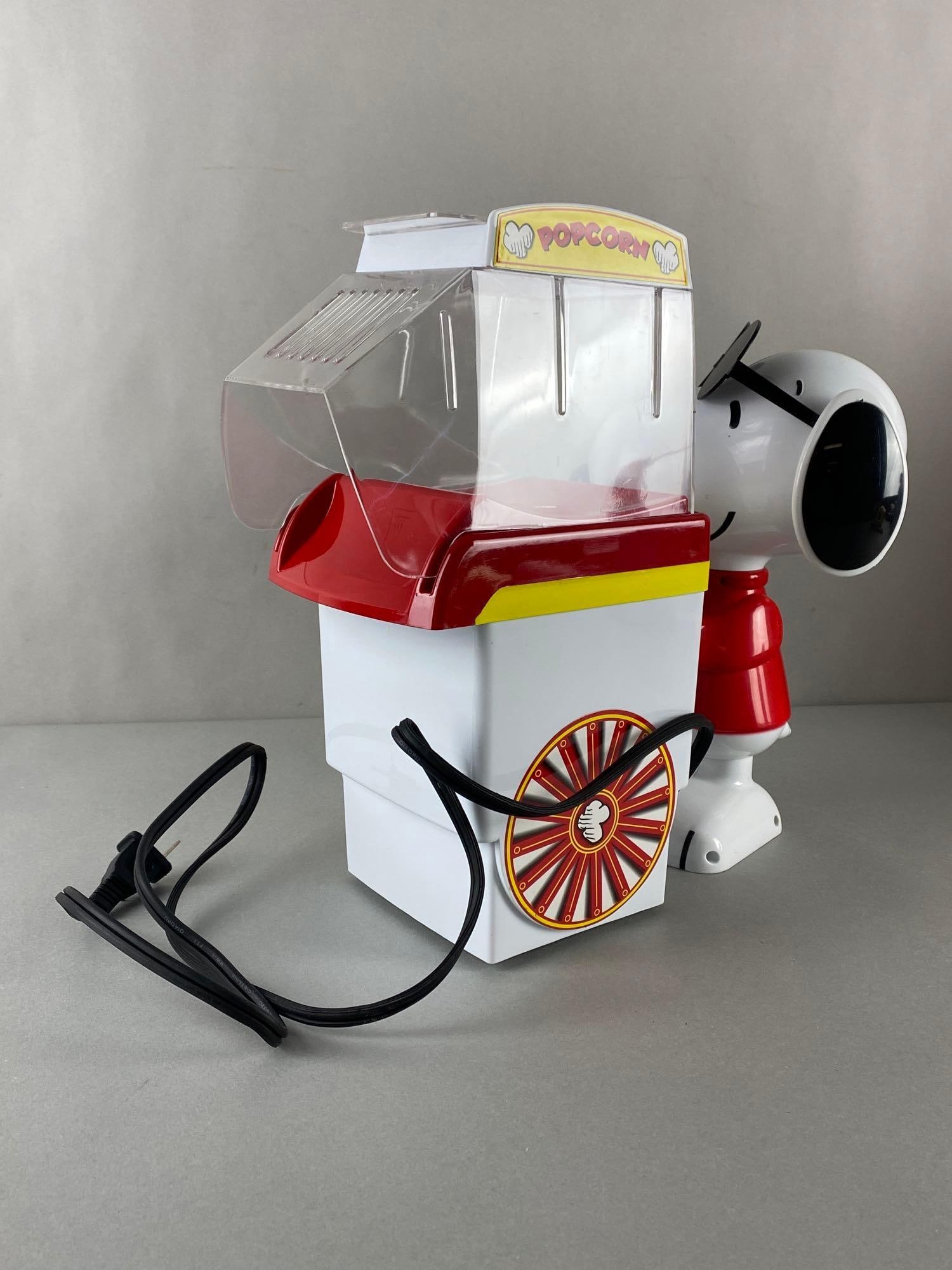 Smart Planet Peanuts Snoopy Popcorn Pushcart - 3