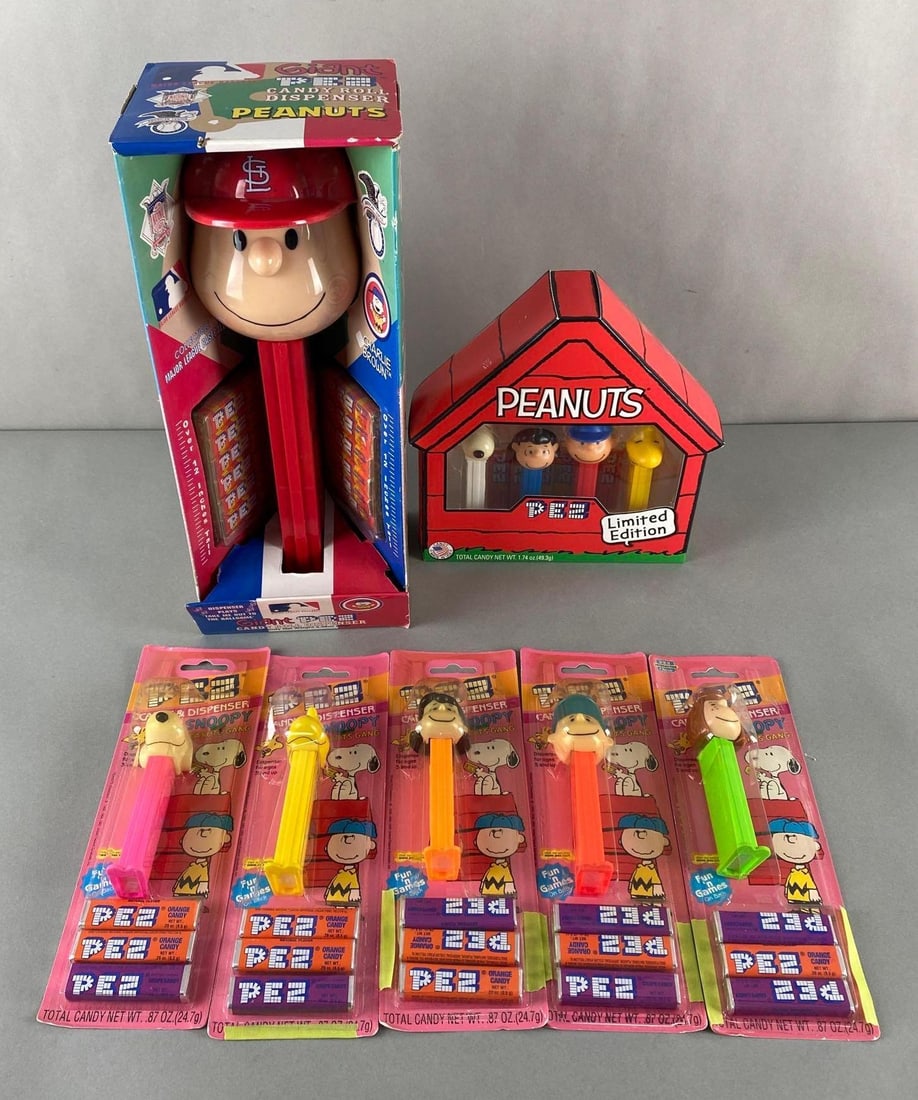 Group of 7 Peanuts Pez Dispensers (1 of 4)