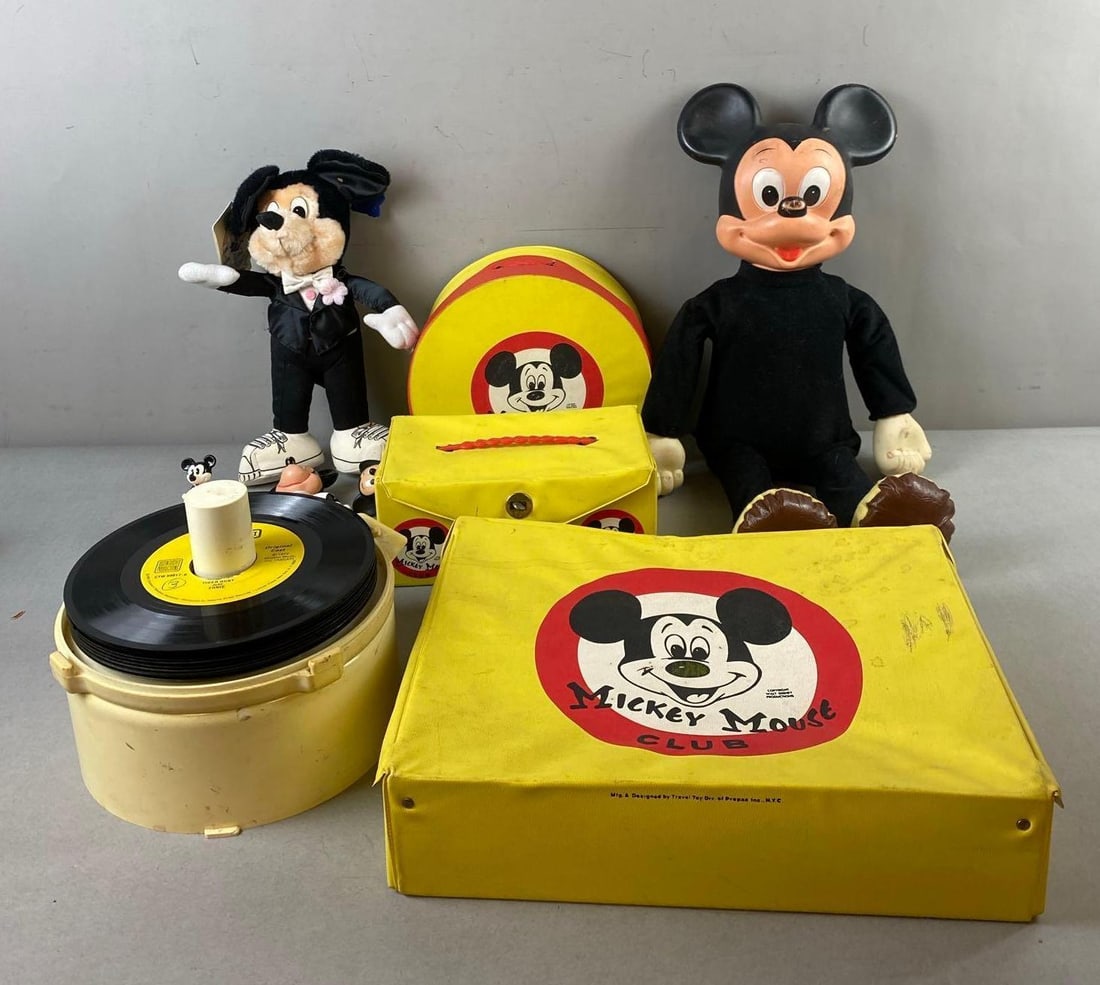 Group of Assorted Disney Mickey Mouse Themed Items (1 of 2)