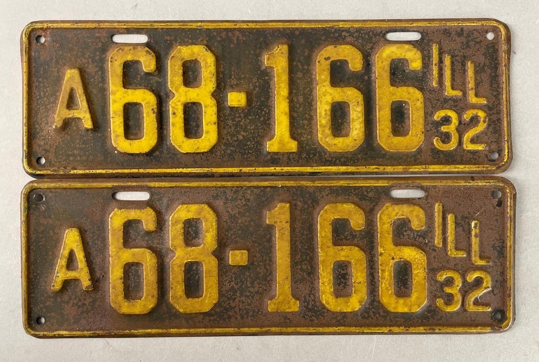 Group of 2 1932 Illinois License Plates (1 of 2)