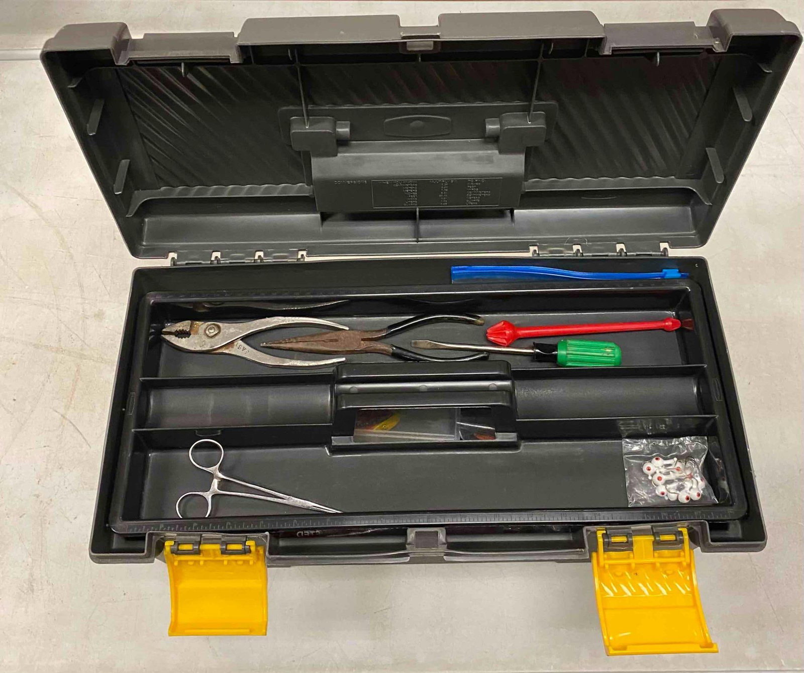 Rubbermaid Tackle Box with Accessories (1 of 3)