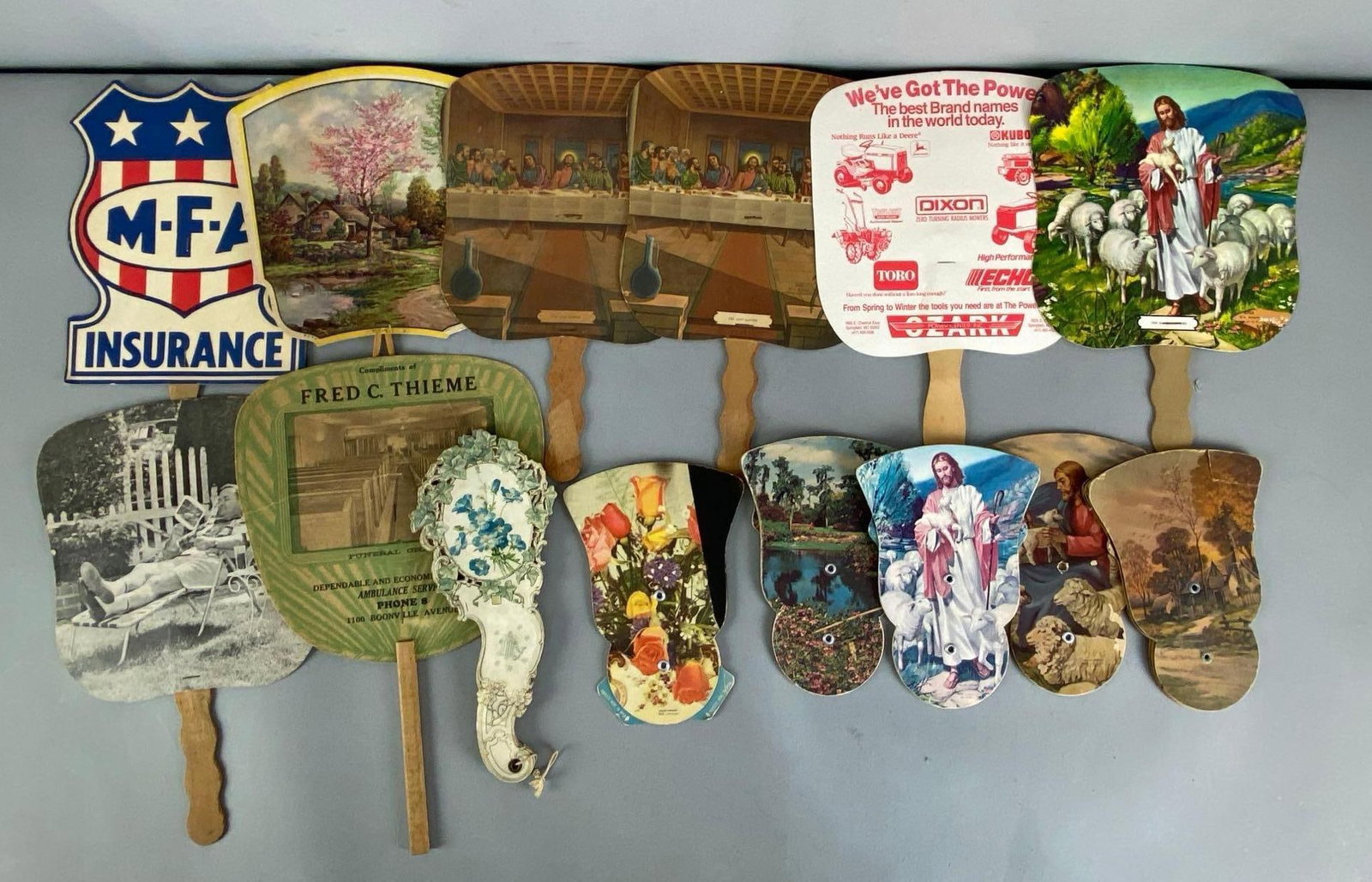 Group of Paper Advertising Fans: In-House Shipping Option: If you would like to use our in-house shipping service, please select “Arrange My Own Shipping” when paying your invoice. After payment, our in-house shipping team wi