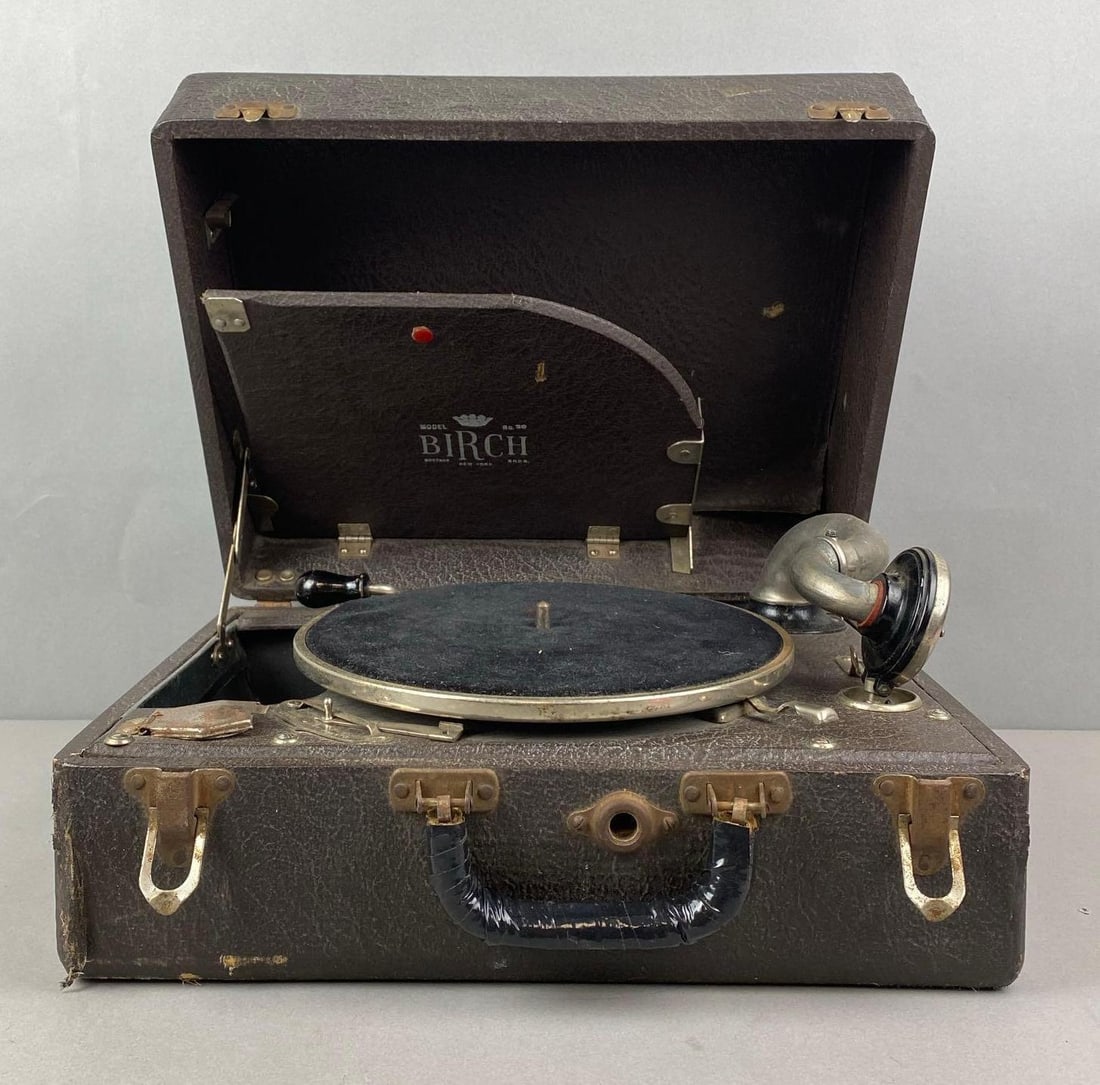 Vintage Birch Model 30 Hand Crank Phonograph (1 of 3)