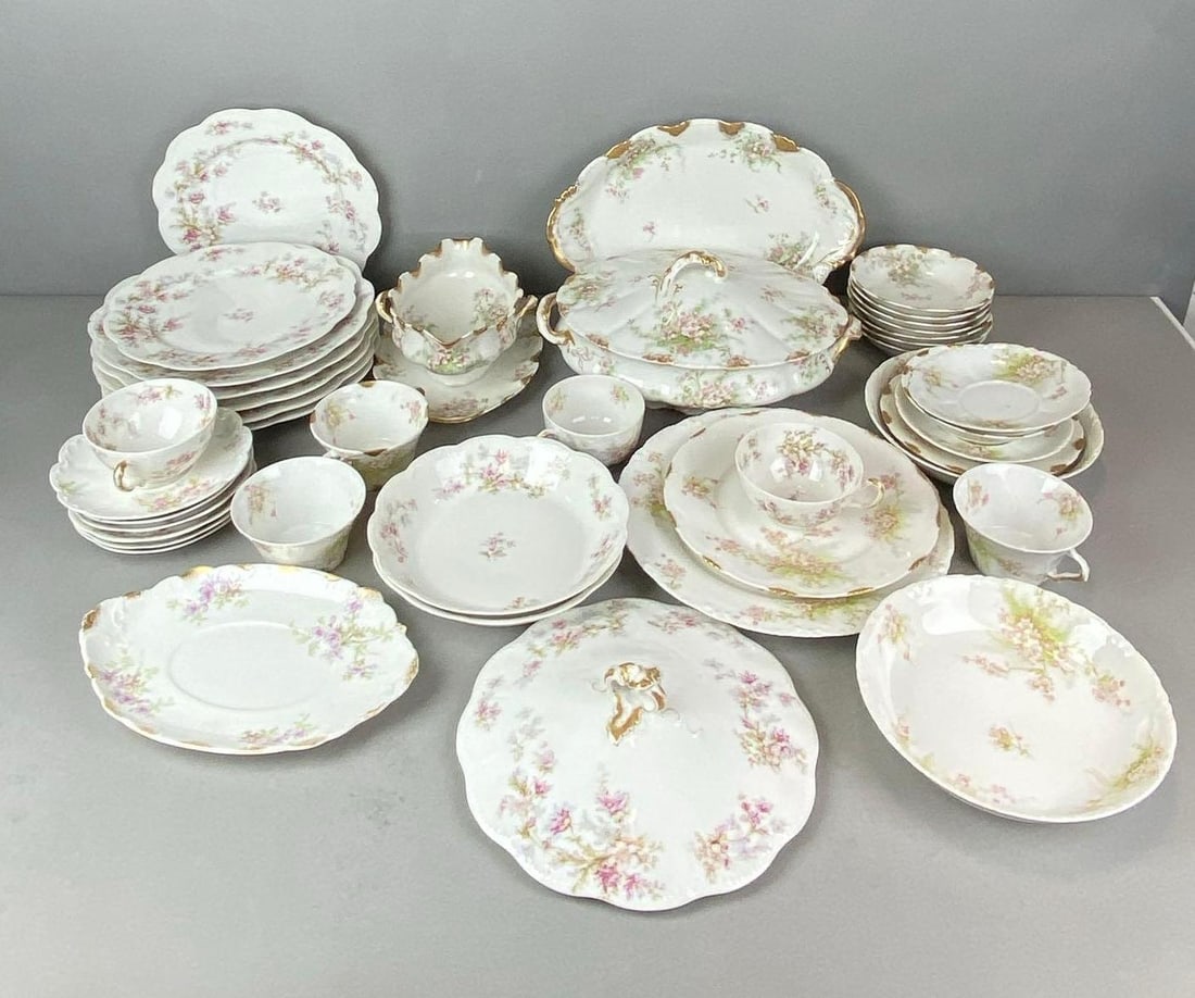 Large Group of Porcelain Haviland Limoge France Dinner Ware Items (1 of 4)