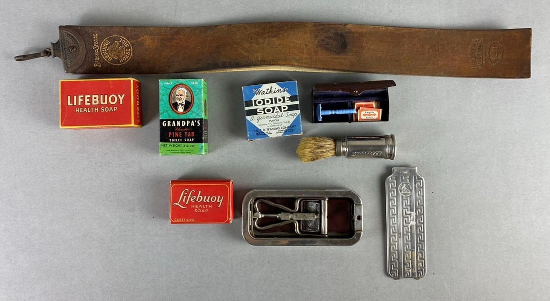 Group of Assorted Vintage Men Grooming Accessories (1 of 3)