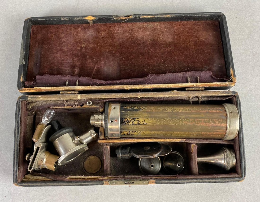 Vintage Medical Equipment Otoscope (1 of 4)