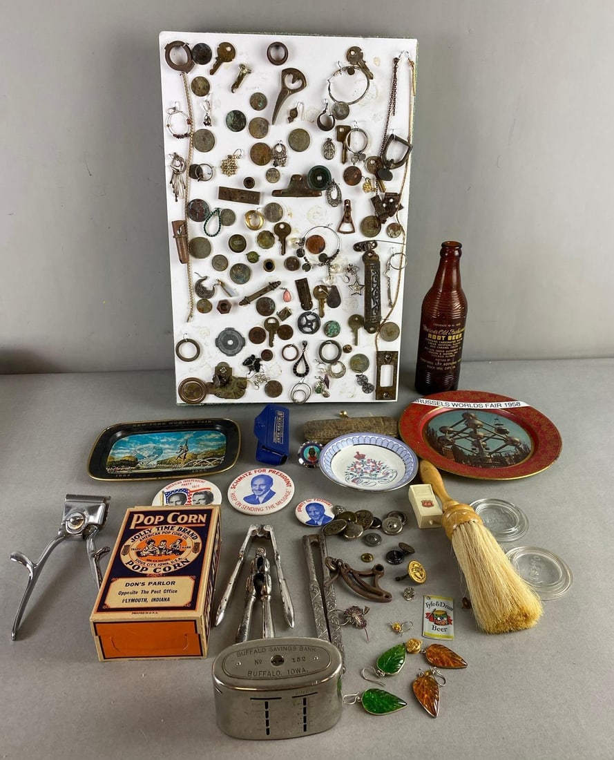 Group of Assorted Vintage Odds and Ends Trinkets and More (1 of 5)