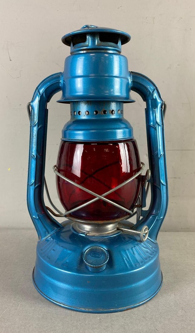 Vintage Dietz “Little Wizard?? Kerosene Lantern (1 of 3)