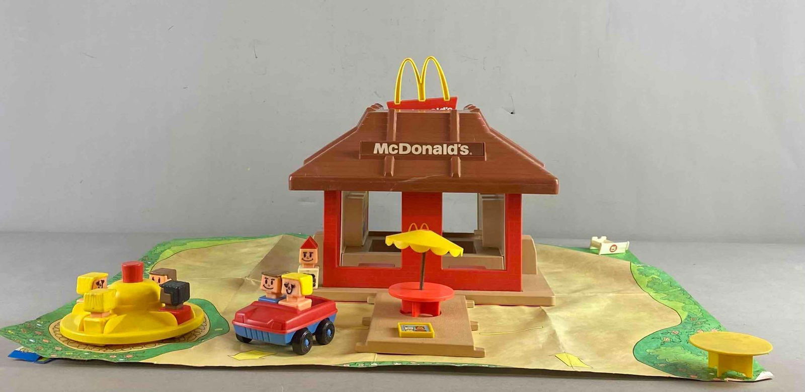 Vintage 1974 Playskool McDonalds Familiar Places Playset: In-House Shipping Option: If you would like to use our in-house shipping service, please select “Arrange My Own Shipping” when paying your invoice. After payment, our in-house shipping team wi