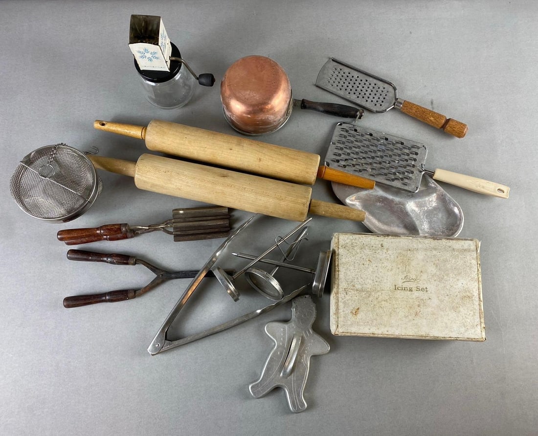 Group of Assorted Vintage Kitchen Baking Tools and More: In-House Shipping Option: If you would like to use our in-house shipping service, please select “Arrange My Own Shipping” when paying your invoice. After payment, our in-house shipping team wi