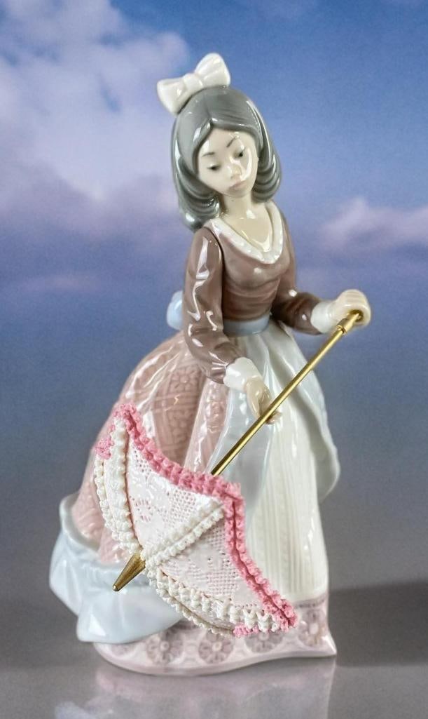 Vintage Lladro “Jolie?? Porcelain Sculpture (1 of 4)