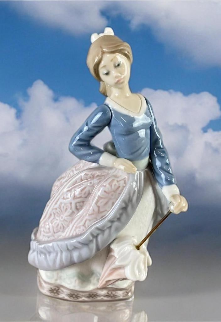 Vintage Lladro “Evita?? Porcelain Sculpture: In-House Shipping Option: If you would like to use our in-house shipping service, please select “Arrange My Own Shipping” when paying your invoice. After payment, our in-house shipping team wi