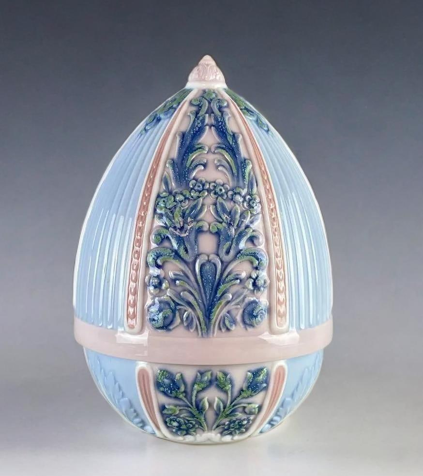 Vintage Lladro “Egg?? Porcelain Sculpture (1 of 6)
