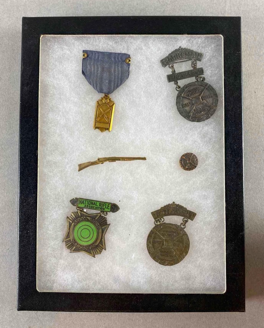 Group of 4 Military Pins and Medals (1 of 3)