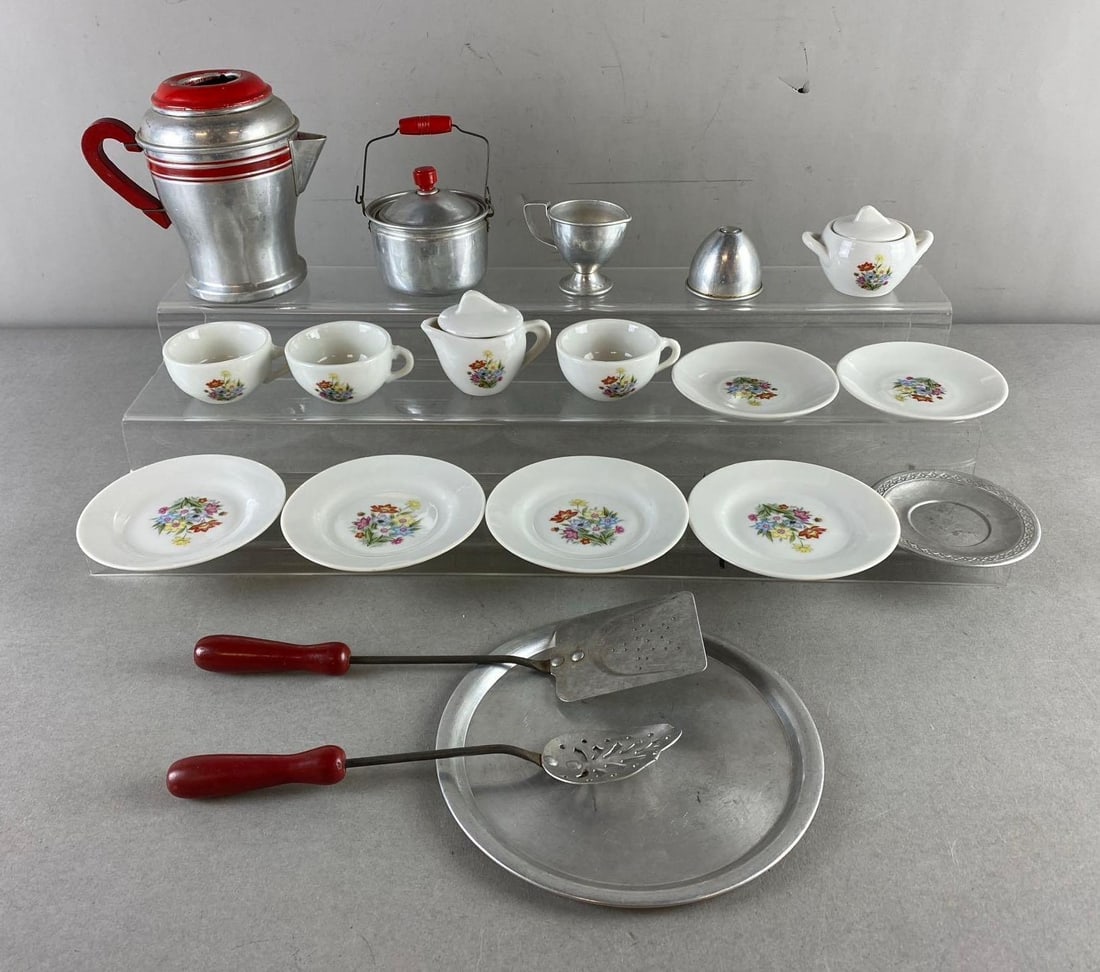 Vintage Japan Child Tea Set and More (1 of 4)