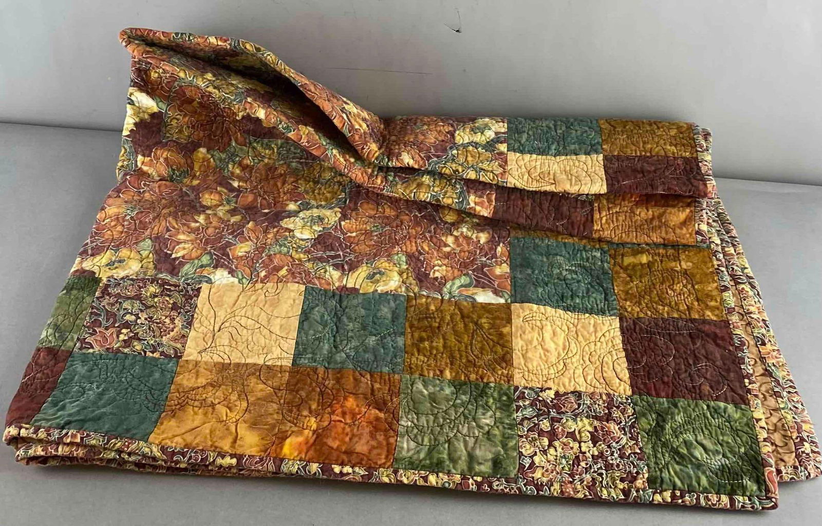 Fall Themed Cotton Patchwork Quilt - 2