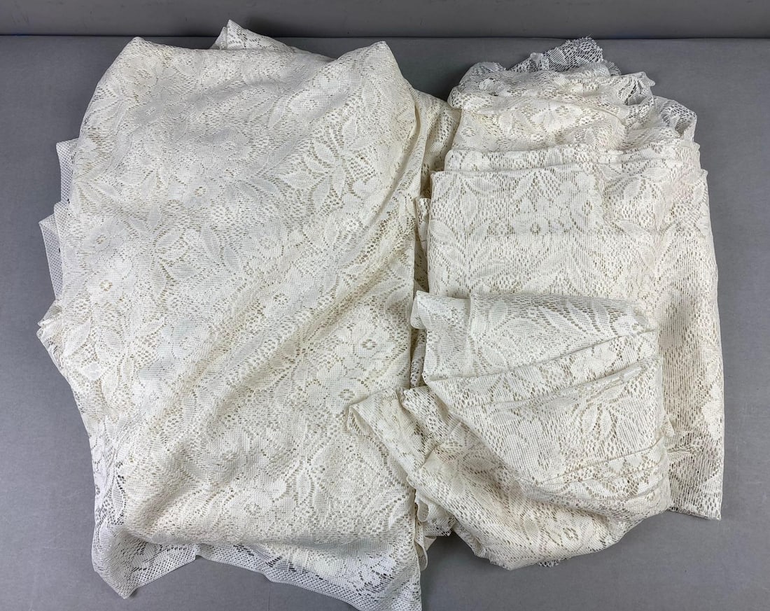 Group of Assorted Tablecloths (1 of 3)