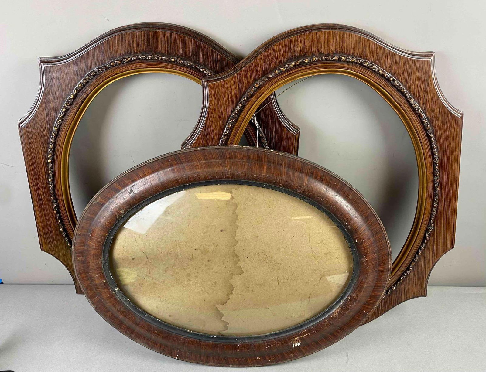 Group of 3 Vintage Oval Frames (1 of 4)