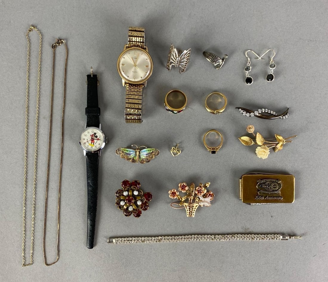 Group of Assorted Costume Jewelry: In-House Shipping Option: If you would like to use our in-house shipping service, please select “Arrange My Own Shipping” when paying your invoice. After payment, our in-house shipping team wi