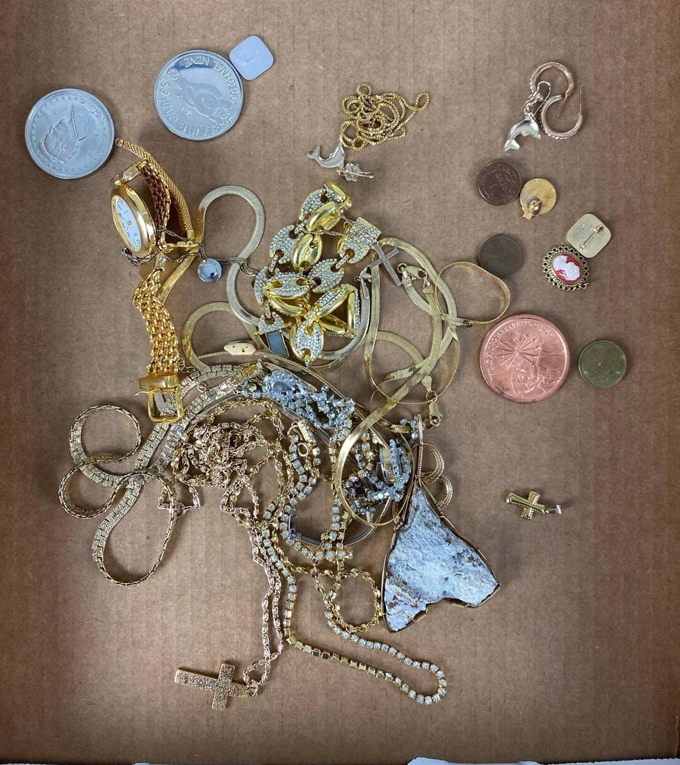 Group of Costume Jewelry and More: In-House Shipping Option: If you would like to use our in-house shipping service, please select “Arrange My Own Shipping” when paying your invoice. After payment, our in-house shipping team wi