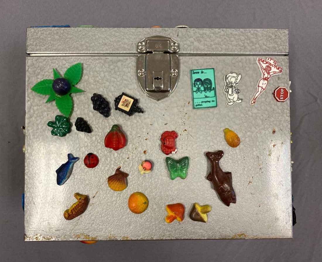 Metal Box With Assorted Magnets (1 of 2)