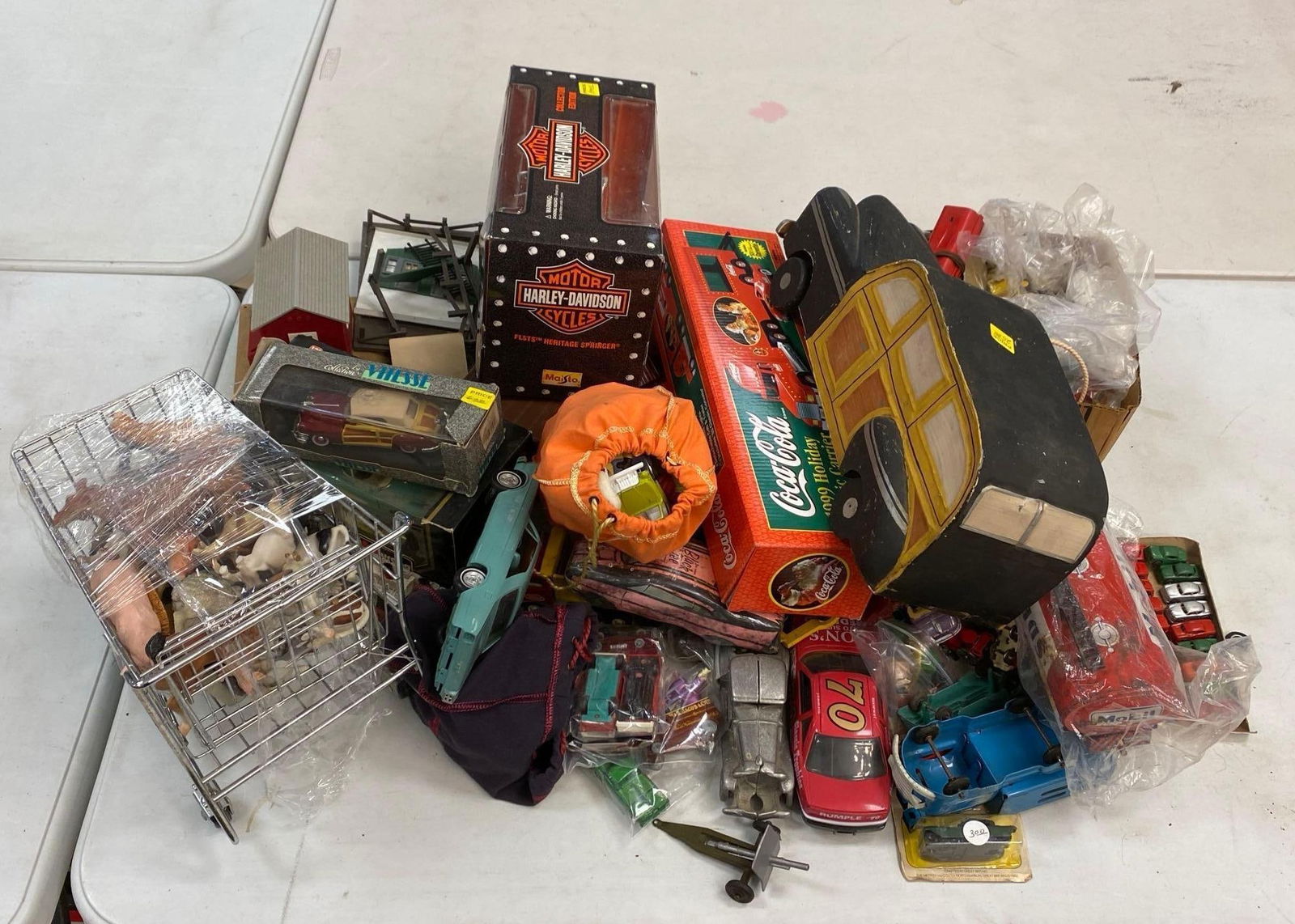 Group of Assorted Items (1 of 3)