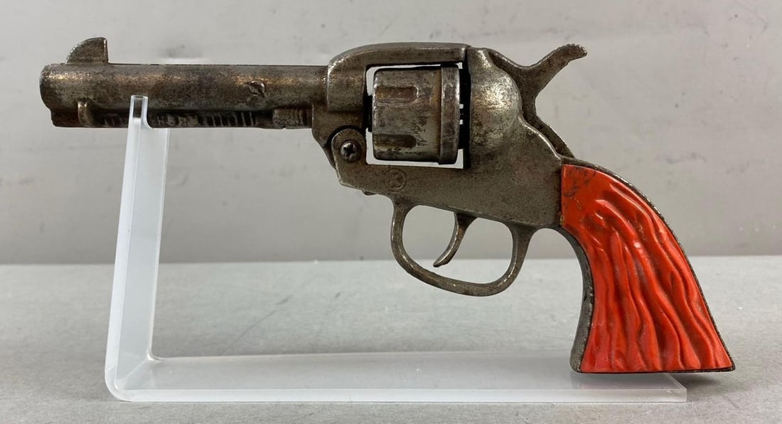 Vintage Kilgore “Big Horn?? Cap Revolver: In-House Shipping Option: If you would like to use our in-house shipping service, please select “Arrange My Own Shipping” when paying your invoice. After payment, our in-house shipping team wi