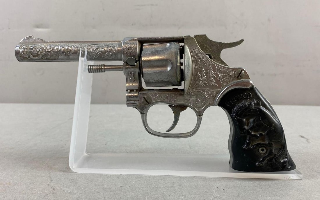 Vintage 1955 Kilgore “Bronco?? Cap Revolver: In-House Shipping Option: If you would like to use our in-house shipping service, please select “Arrange My Own Shipping” when paying your invoice. After payment, our in-house shipping team wi