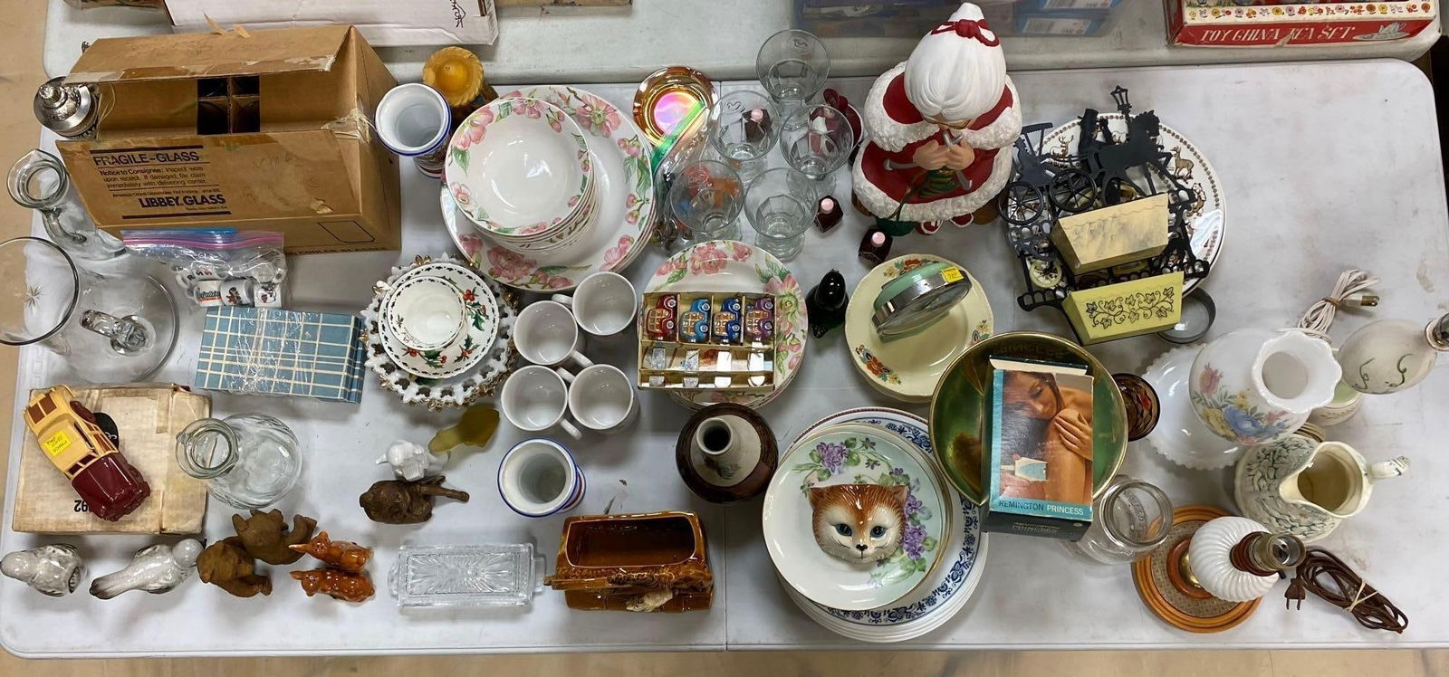 Group of Assorted kitchenware (1 of 4)