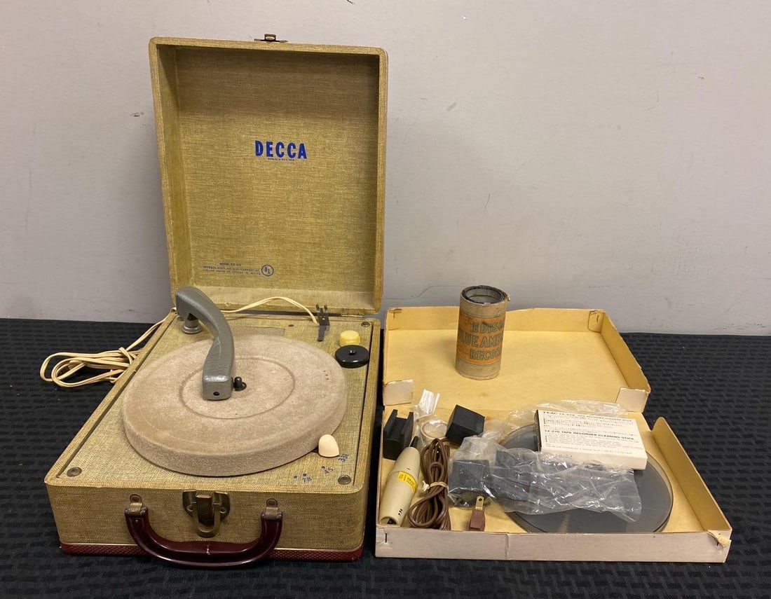 Group of Assorted music accessories (1 of 3)