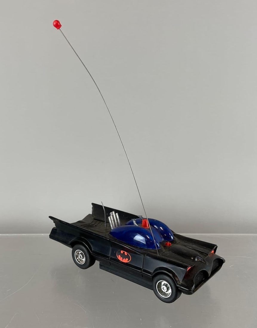 1977 Azrak Hamway Battery Operated Batmobile (1 of 3)
