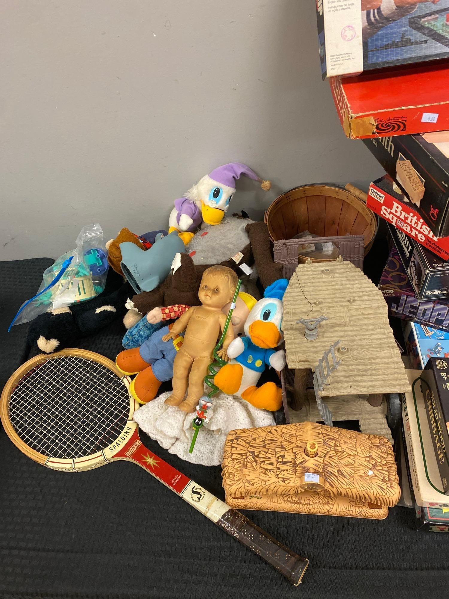 Assorted plushy and board games - 2