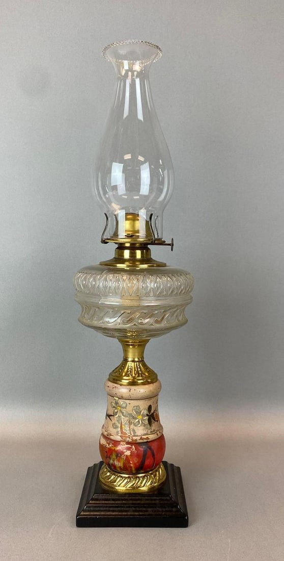 Antique Victorian Oil Table Lamp (1 of 4)