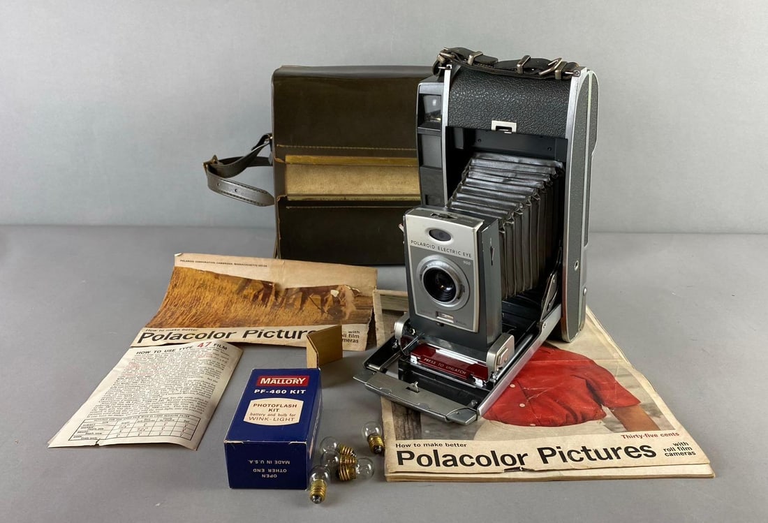Vintage Polaroid 900 Electric Eye Land Camera with Accessories (1 of 4)