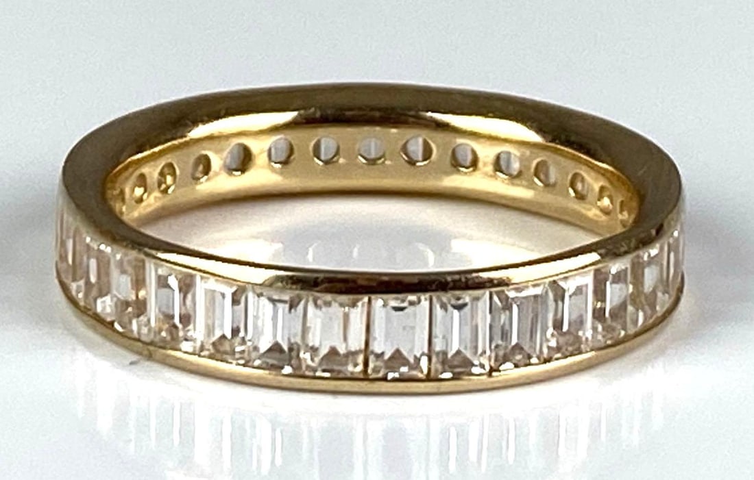 Signed SW 14K Yellow Gold CZ Ring: total weight of 3.5 grams, size 9