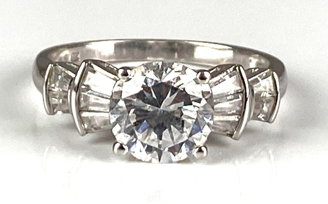 Signed HJS 14K White Gold CZ Ring: total weight of 3.9 grams, size 8