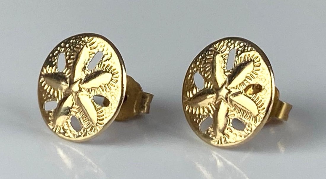 Pair of 14K Yellow Gold Sand Dollar Stud Earrings: Total weight of 0.5 grams, Each measures 1/2” D