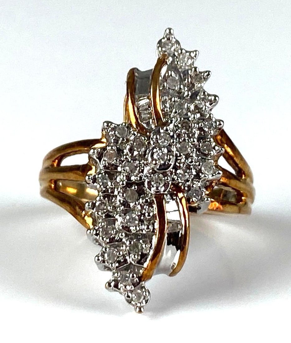 14K Yellow / White Gold Diamond Cluster Ring: total weight of 4.9 grams, size 7