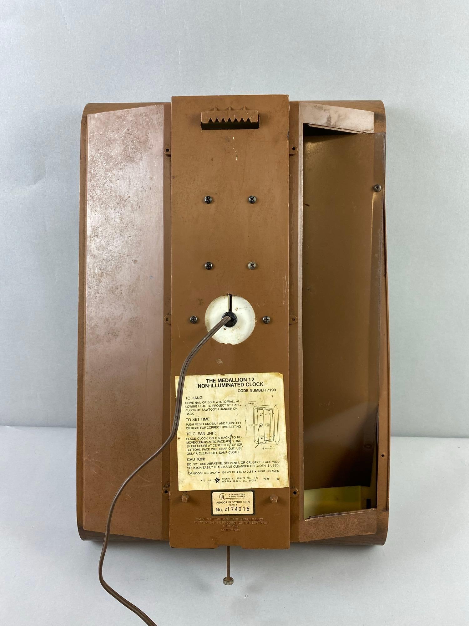 7 Up Advertising Wall Clock - 2