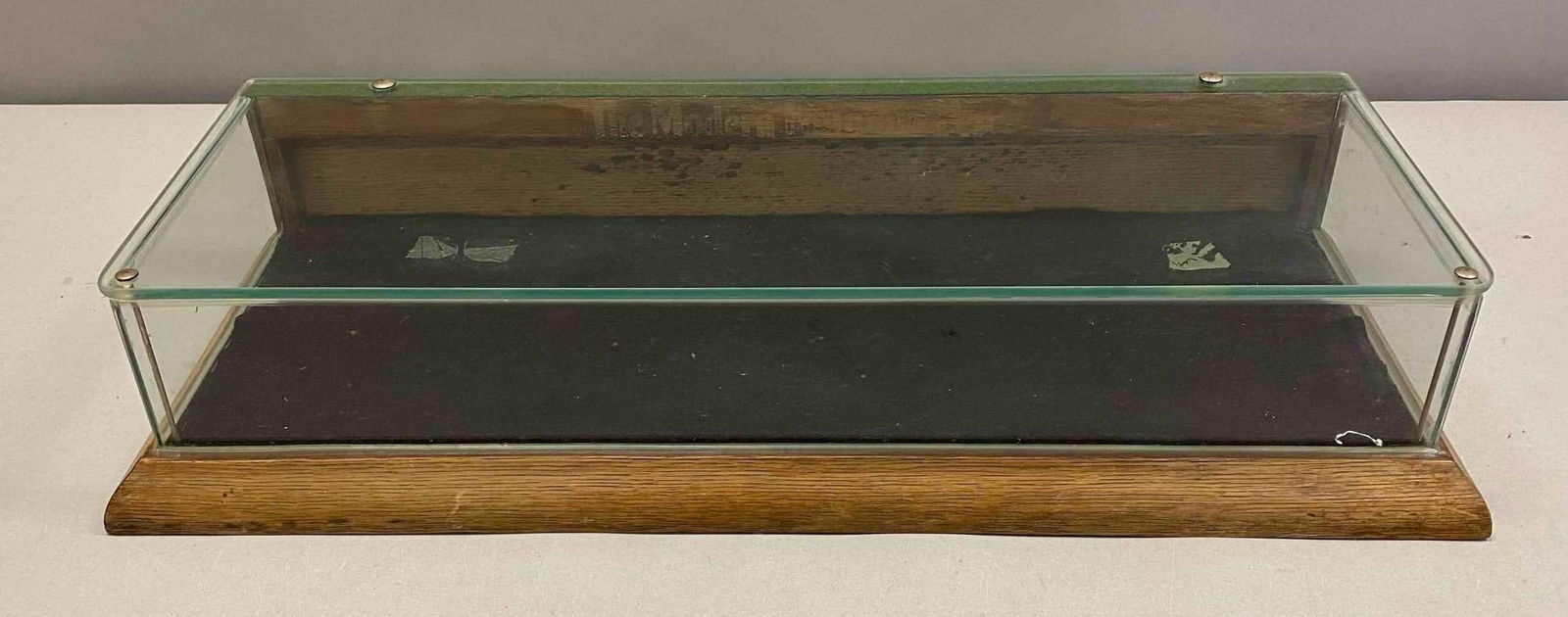 Antique The Modern Fountain Pen Countertop Glass Tabletop Showcase: measures H 4 1/2 x W 9 x L 24 1/2 inches.