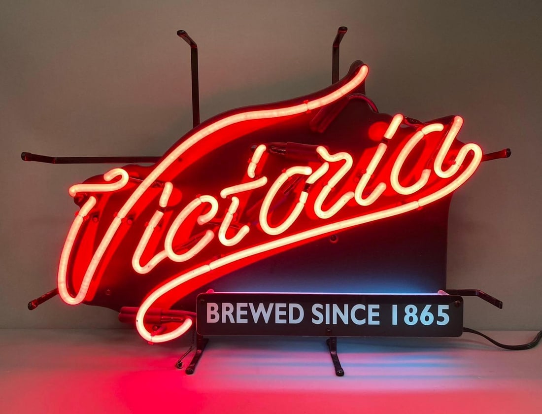 Victoria Beer Advertising Light Up Neon Sign (1 of 2)