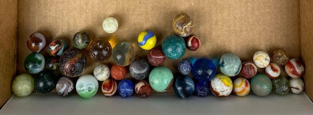 Group of Assorted Vintage Marbles: Most are chipped. 2 are UV Light Reactive. Largest measures .96 inches.