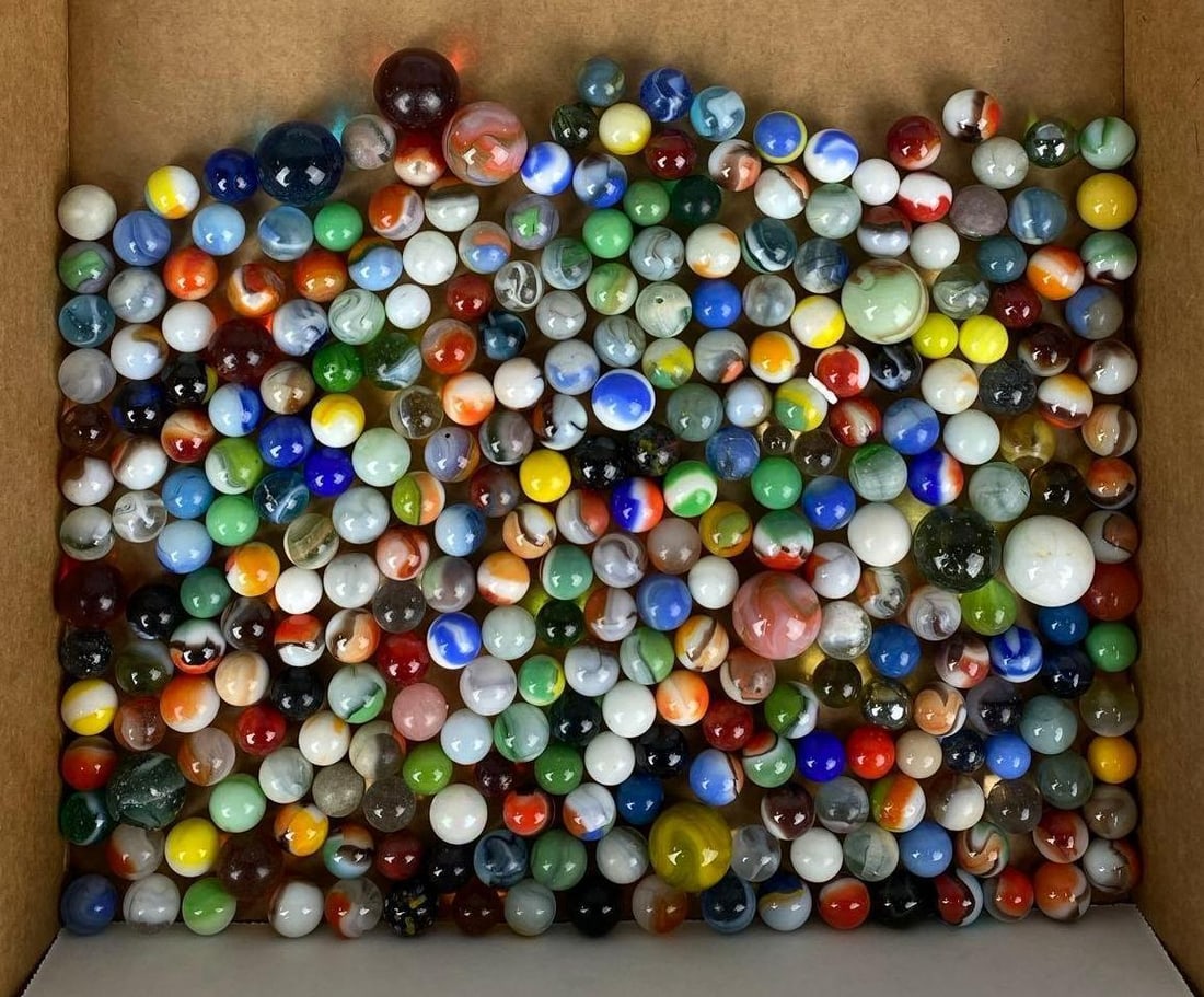 Large Group of Assorted Vintage Marbles: Some have chipping. Largest measures .98 inches.