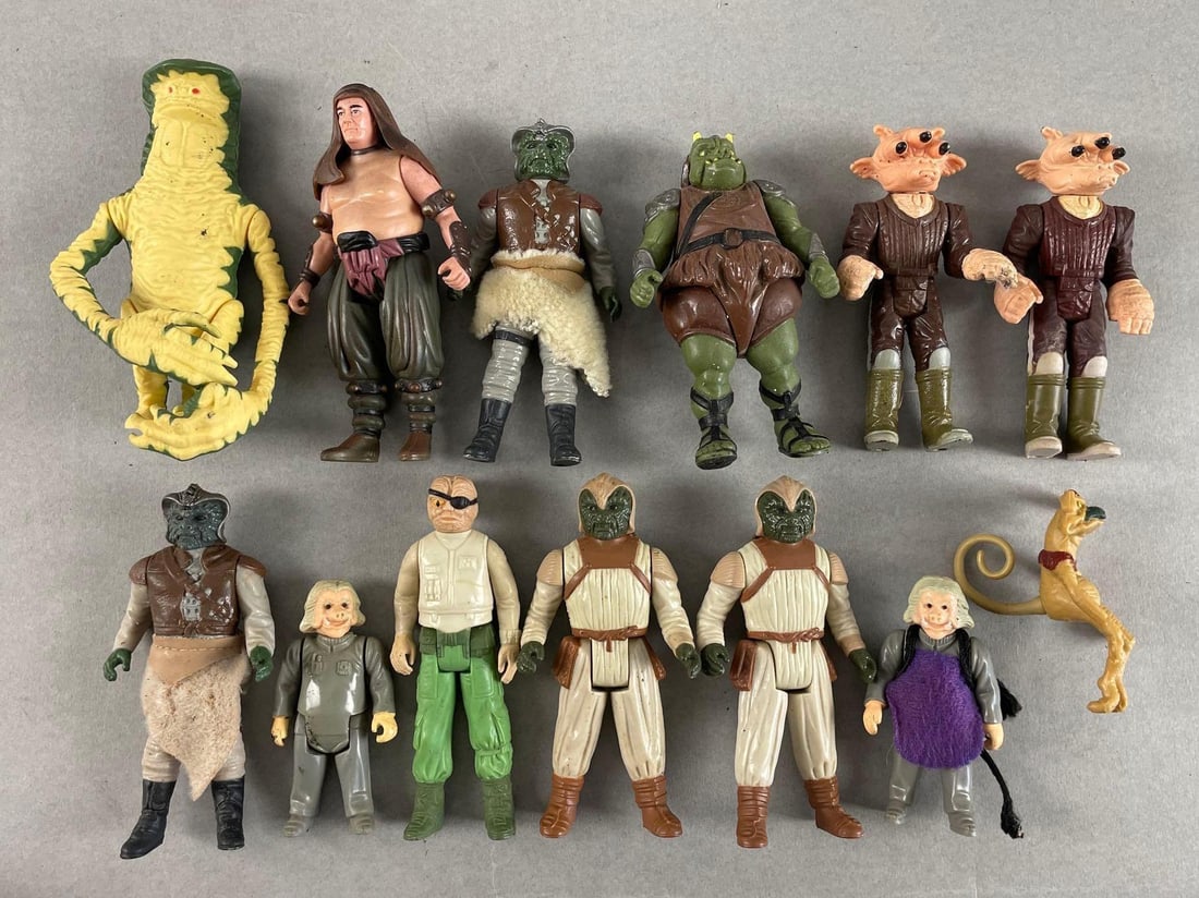 Group of 1970s / 80s Kenner Star Wars Action Figures: Includes salacious b crumb, klaatu, guard