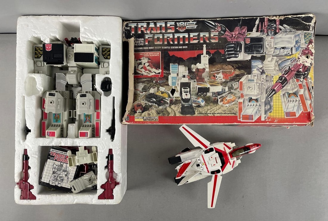 1985 Hasbro Transformers Autobot Battle Station Metroplex (1 of 4)