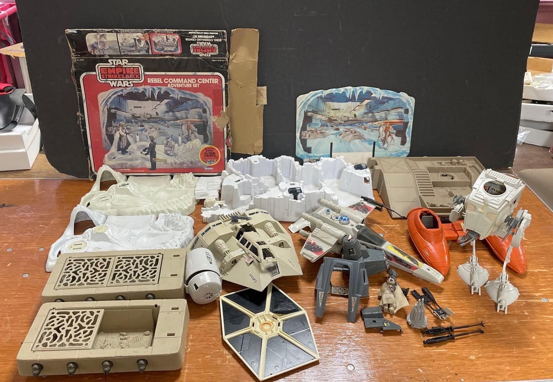 Group of Kenner Star Wars Playsets and More (1 of 3)